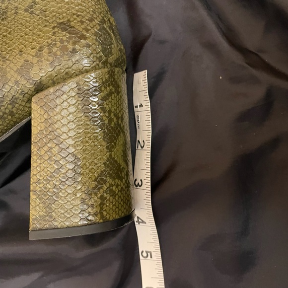 JOURNEE Olive Green Snake Skin booties Women’s Size 10 - Picture 10 of 11